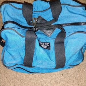 VINTAGE LANDS END SUMMIT DUFFLE BAG WITH ZIPPERED SHOE COMPARTMENT